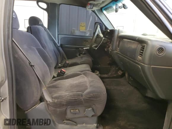 ✅ 2001 Chevrolet Silverado 2500HD • VIN: 1GCHK23121F128459 • Lot: 60525805. Wystawiony na Copart z przebiegiem Nie podano. Bezpłatny archiwum sprzedaży aukcyjnych z USA i szczegółowy raport historii pojazdu na DreamBid. Zdjęcie 7.