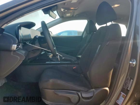 ✅ 2024 Hyundai Elantra SEL • VIN: KMHLM4DG0RU852222 • Lot: 67908585. Wystawiony na Copart z przebiegiem 4 724 mil. Bezpłatny archiwum sprzedaży aukcyjnych z USA i szczegółowy raport historii pojazdu na DreamBid. Zdjęcie 7.