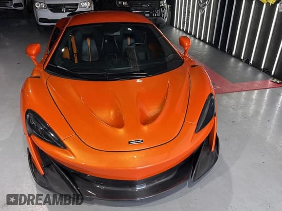 ✅ 2016 McLaren 570S • VIN: SBM13DAA8GW000904 • Lot: 86171595. Wystawiony na Copart z przebiegiem 33 092 mil. Bezpłatny archiwum sprzedaży aukcyjnych z USA i szczegółowy raport historii pojazdu na DreamBid. Zdjęcie 5.