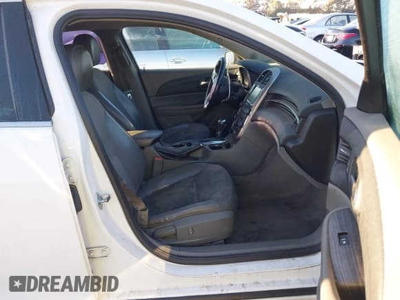 ✅ 2014 Chevrolet Malibu LT • VIN: 1G11E5SL9EF135372 • Lot: 43482183. Wystawiony na IAAI z przebiegiem 115 937 mil. Bezpłatny archiwum sprzedaży aukcyjnych z USA i szczegółowy raport historii pojazdu na DreamBid. Zdjęcie 5.