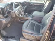 ✅ 2024 Chevrolet Silverado 1500 LT Trail Boss • VIN: 3GCUDFE81RG301652 • Lot: 82309385. Wystawiony na Copart z przebiegiem 30 010 mil. Bezpłatny archiwum sprzedaży aukcyjnych z USA i szczegółowy raport historii pojazdu na DreamBid. Zdjęcie 7.