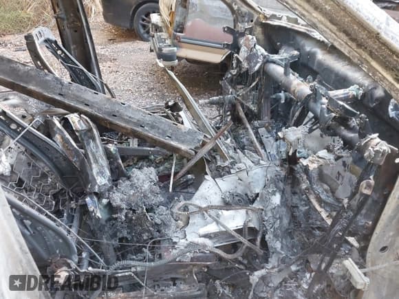 ✅ 2019 Chevrolet Silverado 1500 LT • VIN: 3GCUYDED7KG131387 • Lot: 43347668. Wystawiony na IAAI z przebiegiem Nie podano. Bezpłatny archiwum sprzedaży aukcyjnych z USA i szczegółowy raport historii pojazdu na DreamBid. Zdjęcie 5.