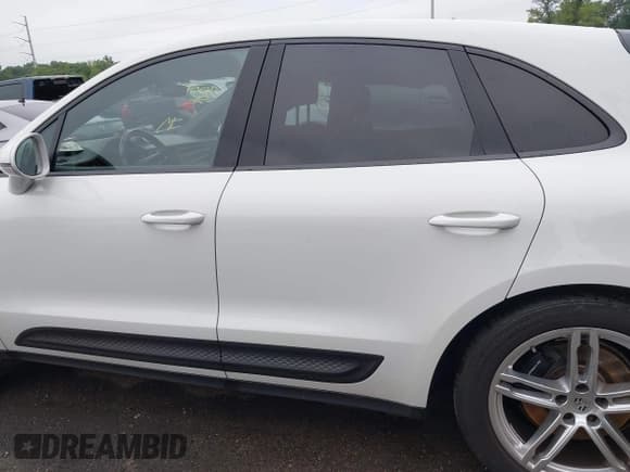✅ 2022 Porsche Macan • VIN: WP1AA2A55NLB03491 • Lot: 43008867. Wystawiony na IAAI z przebiegiem 10 134 mil. Bezpłatny archiwum sprzedaży aukcyjnych z USA i szczegółowy raport historii pojazdu na DreamBid. Zdjęcie 14.