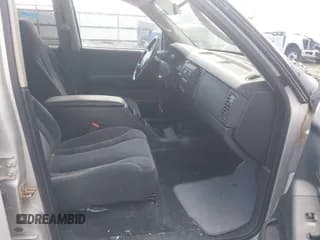 ✅ 2004 Dodge Dakota Sport • VIN: 1D7HL38N24S781597 • Lot: 42438612. Wystawiony na IAAI z przebiegiem 128 123 mil. Bezpłatny archiwum sprzedaży aukcyjnych z USA i szczegółowy raport historii pojazdu na DreamBid. Zdjęcie 5.