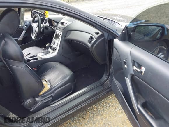 ✅ 2010 Hyundai Genesis Coupe • VIN: KMHHU6KH0AU028724 • Lot: 42198771. Wystawiony na IAAI z przebiegiem 114 604 mil. Bezpłatny archiwum sprzedaży aukcyjnych z USA i szczegółowy raport historii pojazdu na DreamBid. Zdjęcie 5.