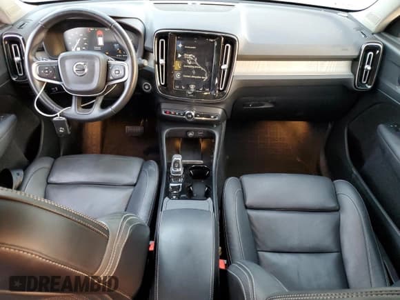 ✅ 2020 Volvo XC40 Inscription • VIN: YV4162UL2L2217591 • Lot: 48602535. Wystawiony na Copart z przebiegiem 69 768 mil. Bezpłatny archiwum sprzedaży aukcyjnych z USA i szczegółowy raport historii pojazdu na DreamBid. Zdjęcie 8.