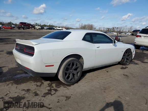 ✅ 2015 Dodge Challenger R/T Plus • VIN: 2C3CDZBT0FH714510 • Lot: 39559444. Wystawiony na Copart z przebiegiem 101 772 mil. Bezpłatny archiwum sprzedaży aukcyjnych z USA i szczegółowy raport historii pojazdu na DreamBid. Zdjęcie 3.