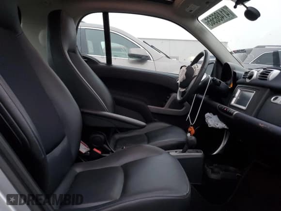 ✅ 2014 Smart fortwo Passion • VIN: WMEEJ9AA7EK729785 • Lot: 41486565. Wystawiony na Copart z przebiegiem 12 655 mil. Bezpłatny archiwum sprzedaży aukcyjnych z USA i szczegółowy raport historii pojazdu na DreamBid. Zdjęcie 10.