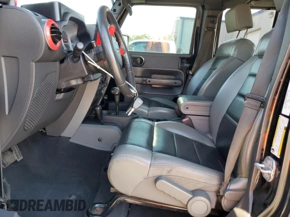 ✅ 2010 Jeep Wrangler Unlimited Sahara • VIN: 1J4BA5H17AL144056 • Лот: 84953935. Опубликован ранее на Copart с пробегом 171 661 миль. Бесплатный доступ к архиву аукционных продаж из США и подробный отчёт об истории автомобиля на DreamBid. Изображение 7.