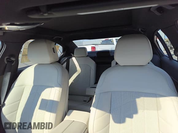 ✅ 2024 BMW i5 eDrive40 • VIN: WBY33FK03RCR31834 • Lot: 76007834. Listed on Copart with 60 mi. Free auction sales archive from the USA and detailed vehicle history report at DreamBid. Image 11.