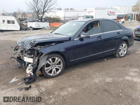 ✅ 2011 Mercedes-Benz C 300 Sport • VIN: WDDGF8BB2BR169869 • Лот: 43767089. Опубликован ранее на IAAI с пробегом 88 874 миль. Бесплатный доступ к архиву аукционных продаж из США и подробный отчёт об истории автомобиля на DreamBid. Изображение 2.