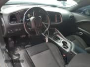 ✅ 2019 Dodge Challenger SXT • VIN: 2C3CDZGGXKH702502 • Lot: 63102573. Wystawiony na Copart z przebiegiem 80 197 mil. Bezpłatny archiwum sprzedaży aukcyjnych z USA i szczegółowy raport historii pojazdu na DreamBid. Zdjęcie 8.