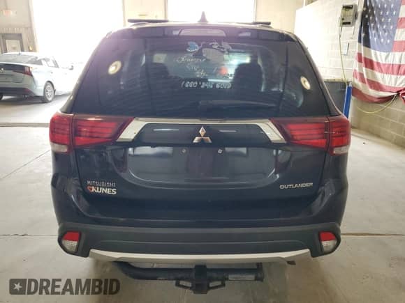 2018 Mitsubishi Outlander ES z VIN JA4AD2A35JZ023939, wystawiony jako Copart lot #71499925 z przebiegiem 159 582 mil mil oraz Szkoda całkowita • Salvage title. Historia ofert i sprzedaży dostępna na DreamBid. Obrazek 6.