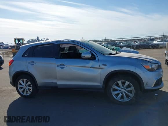 ✅ 2016 Mitsubishi Outlander ES • VIN: JA4AR3AU2GZ023194 • Lot: 41824611. Wystawiony na IAAI z przebiegiem 93 845 mil. Bezpłatny archiwum sprzedaży aukcyjnych z USA i szczegółowy raport historii pojazdu na DreamBid. Zdjęcie 13.