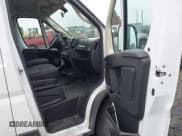 ✅ 2021 Ram ProMaster Cargo • VIN: 3C6LRVAG9ME575889 • Lot: 43710794. Wystawiony na IAAI z przebiegiem 46 500 mil. Bezpłatny archiwum sprzedaży aukcyjnych z USA i szczegółowy raport historii pojazdu na DreamBid. Zdjęcie 5.
