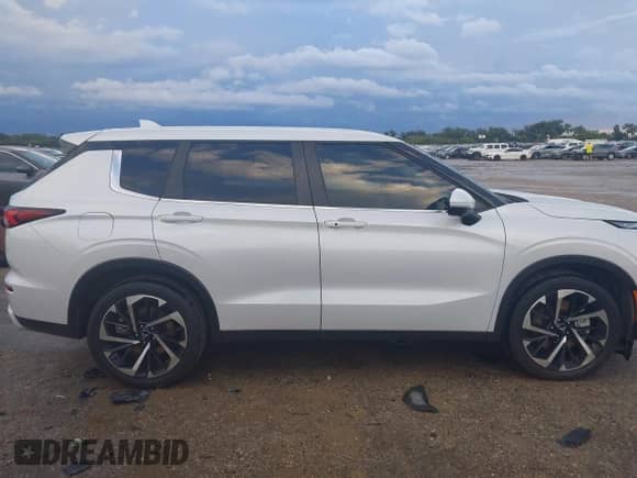 2024 Mitsubishi Outlander SE z VIN JA4J3VA81RZ009113, wystawiony jako IAAI lot #43244317 z przebiegiem 99 284 mil mil oraz . Historia ofert i sprzedaży dostępna na DreamBid. Obrazek 13.