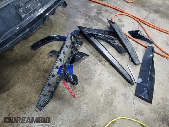 ✅ 2024 BMW XM • VIN: 5YM23CS07R9U85932 • Лот: 87933385. Опубликован ранее на Copart с пробегом 13 696 миль. Бесплатный доступ к архиву аукционных продаж из США и подробный отчёт об истории автомобиля на DreamBid. Изображение 13.