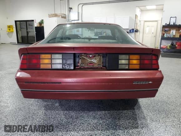 ✅ 1987 Chevrolet Camaro • VIN: 1G1FP2187HL120953 • Lot: 72064075. Wystawiony na Copart z przebiegiem 59 676 mil. Bezpłatny archiwum sprzedaży aukcyjnych z USA i szczegółowy raport historii pojazdu na DreamBid. Zdjęcie 6.