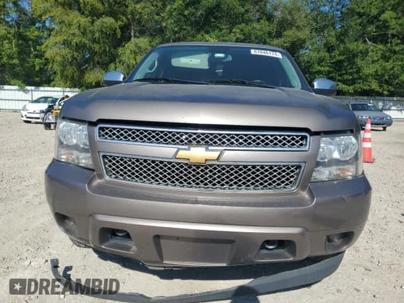 ✅ 2013 Chevrolet Suburban LS • VIN: 1GNSCHE04DR274687 • Lot: 67646174. Wystawiony na Copart z przebiegiem 184 268 mil. Bezpłatny archiwum sprzedaży aukcyjnych z USA i szczegółowy raport historii pojazdu na DreamBid. Zdjęcie 5.