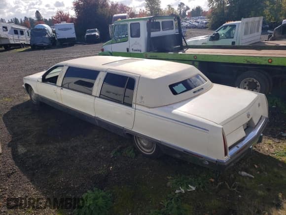 ✅ 1995 Cadillac Fleetwood • VIN: 1G6DW52P2SR700272 • Лот: 77906824. Опубликован ранее на Copart с пробегом Не указан. Бесплатный доступ к архиву аукционных продаж из США и подробный отчёт об истории автомобиля на DreamBid. Изображение 2.