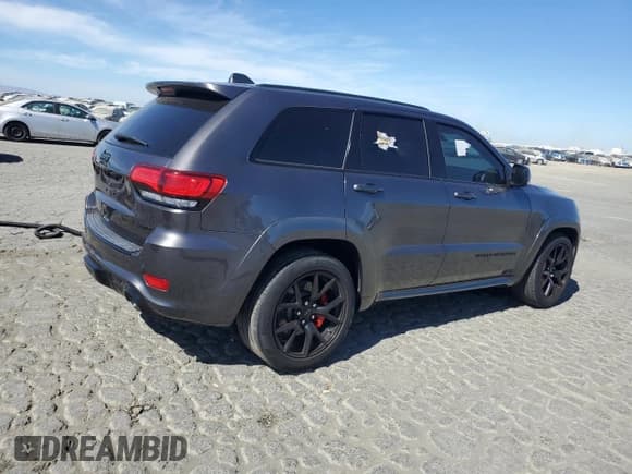 ✅ 2018 Jeep Grand Cherokee SRT • VIN: 1C4RJFDJ8JC488401 • Лот: 68311635. Опубликован ранее на Copart с пробегом 37 512 миль. Бесплатный доступ к архиву аукционных продаж из США и подробный отчёт об истории автомобиля на DreamBid. Изображение 3.