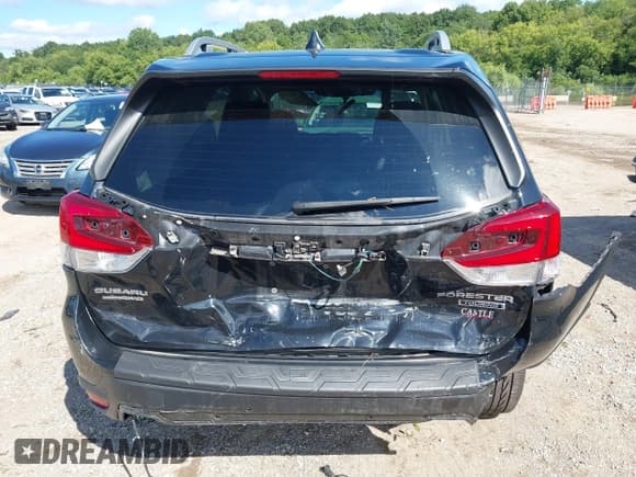 ✅ 2022 Subaru Forester Touring • VIN: JF2SKARC0NH511689 • Lot: 43037048. Listed on IAAI with 52,249 mi. Free auction sales archive from the USA and detailed vehicle history report at DreamBid. Image 6.