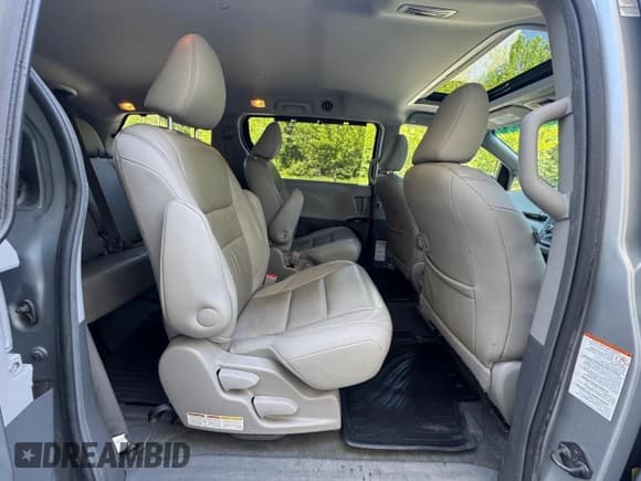 ✅ 2015 Toyota Sienna Limited • VIN: 5TDDK3DC8FS124511 • Lot: 62570905. Listed on Copart with 188,920 mi. Free auction sales archive from the USA and detailed vehicle history report at DreamBid. Image 14.
