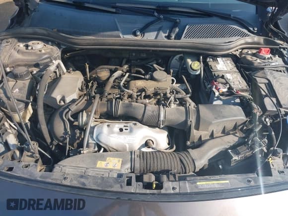 ✅ 2017 Infiniti QX30 Premium • VIN: SJKCH5CP4HA023330 • Lot: 42407253. Wystawiony na IAAI z przebiegiem 132 317 mil. Bezpłatny archiwum sprzedaży aukcyjnych z USA i szczegółowy raport historii pojazdu na DreamBid. Zdjęcie 10.