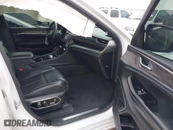 ✅ 2022 Jeep Grand Cherokee Overland • VIN: 1C4RJJDG9N8517470 • Lot: 41618934. Listed on IAAI with 64,580 mi. Free auction sales archive from the USA and detailed vehicle history report at DreamBid. Image 5.