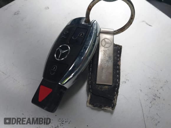 ✅ 2016 Mercedes-Benz C 300 • VIN: 55SWF4JB2GU150718 • Lot: 43333263. Listed on IAAI with Not provided. Free auction sales archive from the USA and detailed vehicle history report at DreamBid. Image 11.