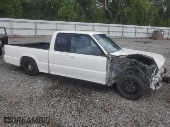 ✅ 1987 Mazda B-Series • VIN: JM2UF3116H0503600 • Lot: 70558694. Listed on Copart with 190,098 mi. Free auction sales archive from the USA and detailed vehicle history report at DreamBid. Image 4.