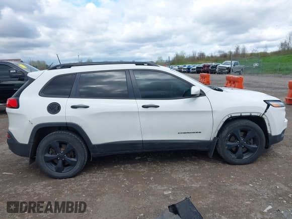 ✅ 2016 Jeep Cherokee Limited • VIN: 1C4PJMDB1GW310020 • Lot: 42097064. Wystawiony na IAAI z przebiegiem 148 053 mil. Bezpłatny archiwum sprzedaży aukcyjnych z USA i szczegółowy raport historii pojazdu na DreamBid. Zdjęcie 12.