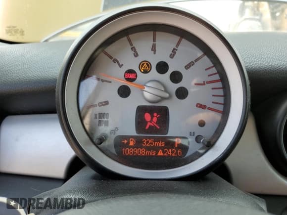 ✅ 2009 MINI Hardtop • VIN: WMWMF33559TW70144 • Lot: 66096595. Listed on Copart with 108,908 mi. Free auction sales archive from the USA and detailed vehicle history report at DreamBid. Image 9.