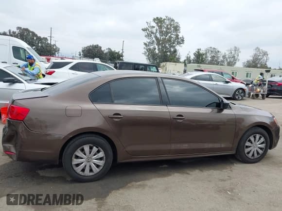 ✅ 2014 Volkswagen Jetta S • VIN: 3VW2K7AJXEM208424 • Lot: 42025181. Listed on IAAI with 81,092 mi. Free auction sales archive from the USA and detailed vehicle history report at DreamBid. Image 13.