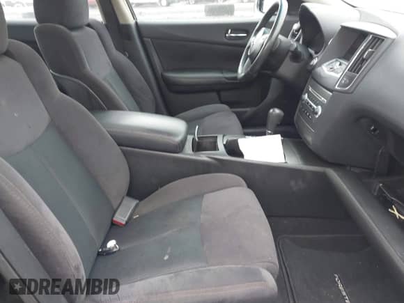 2012 Nissan Maxima S z VIN 1N4AA5AP8CC847111, wystawiony jako IAAI lot #42543652 z przebiegiem 128 709 mil mil oraz . Historia ofert i sprzedaży dostępna na DreamBid. Obrazek 5.