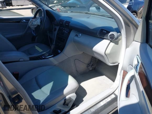 ✅ 2004 Mercedes-Benz C 240 • VIN: WDBRF61J64E015691 • Lot: 41827367. Wystawiony na IAAI z przebiegiem 171 003 mil. Bezpłatny archiwum sprzedaży aukcyjnych z USA i szczegółowy raport historii pojazdu na DreamBid. Zdjęcie 5.