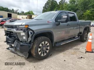 ✅ 2024 Chevrolet Silverado 2500HD Custom • VIN: 2GC1YME75R1199753 • Lot: 56539275. Wystawiony na Copart z przebiegiem 23 281 mil. Bezpłatny archiwum sprzedaży aukcyjnych z USA i szczegółowy raport historii pojazdu na DreamBid. Zdjęcie 1.