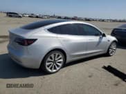 ✅ 2018 Tesla Model 3 Long Range Battery • VIN: 5YJ3E1EB4JF069307 • Лот: 55079415. Опубликован ранее на Copart с пробегом 96 899 миль. Бесплатный доступ к архиву аукционных продаж из США и подробный отчёт об истории автомобиля на DreamBid. Изображение 3.