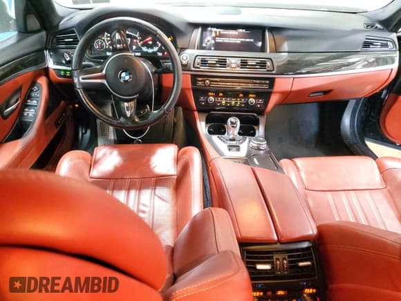 ✅ 2015 BMW M5 • VIN: WBSFV9C55FD594702 • Лот: 80828985. Опубликован ранее на Copart с пробегом 113 374 миль. Бесплатный доступ к архиву аукционных продаж из США и подробный отчёт об истории автомобиля на DreamBid. Изображение 8.