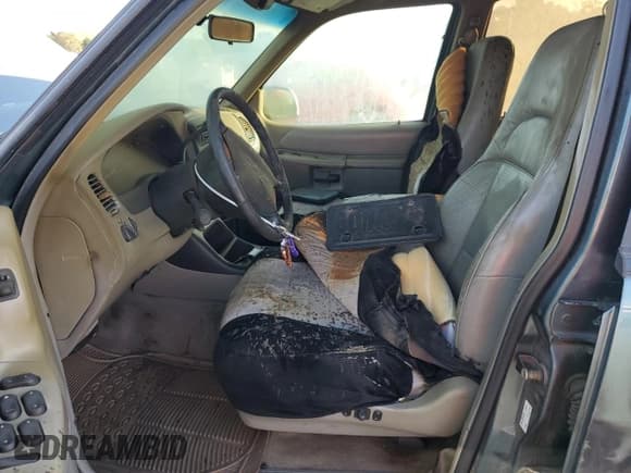 ✅ 1997 Ford Explorer XL • VIN: 1FMDU32X5VUB03489 • Lot: 47820965. Wystawiony na Copart z przebiegiem 180 754 mil. Bezpłatny archiwum sprzedaży aukcyjnych z USA i szczegółowy raport historii pojazdu na DreamBid. Zdjęcie 7.