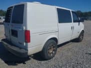 ✅ 1998 GMC Safari Cargo • VIN: 1GTDM19W7WB530112 • Lot: 42839117. Wystawiony na IAAI z przebiegiem 235 969 mil. Bezpłatny archiwum sprzedaży aukcyjnych z USA i szczegółowy raport historii pojazdu na DreamBid. Zdjęcie 4.