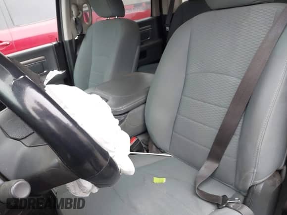 2019 Ram 1500 Big Horn z VIN 1C6RR6TT8KS730615, wystawiony jako IAAI lot #42407873 z przebiegiem 90 891 mil mil oraz . Historia ofert i sprzedaży dostępna na DreamBid. Obrazek 20.