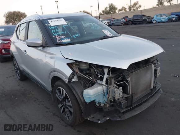 ✅ 2019 Nissan Kicks S • VIN: 3N1CP5CU5KL508672 • Lot: 42929960. Wystawiony na IAAI z przebiegiem 54 556 mil. Bezpłatny archiwum sprzedaży aukcyjnych z USA i szczegółowy raport historii pojazdu na DreamBid. Zdjęcie 1.