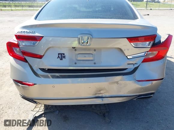 ✅ 2018 Honda Accord Touring • VIN: 1HGCV1F99JA059037 • Lot: 43305330. Listed on IAAI with 71,806 mi. Free auction sales archive from the USA and detailed vehicle history report at DreamBid. Image 17.