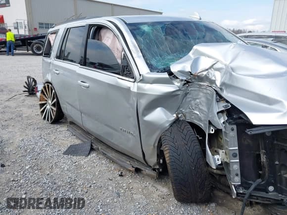 ✅ 2020 Chevrolet Tahoe LT • VIN: 1GNSCBKC8LR221971 • Lot: 41455932. Wystawiony na IAAI z przebiegiem Nie podano. Bezpłatny archiwum sprzedaży aukcyjnych z USA i szczegółowy raport historii pojazdu na DreamBid. Zdjęcie 6.