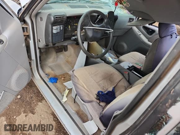 ✅ 1994 Chevrolet S-10 LS • VIN: 1GCCS19Z2R8154903 • Lot: 71016485. Wystawiony na Copart z przebiegiem 56 478 mil. Bezpłatny archiwum sprzedaży aukcyjnych z USA i szczegółowy raport historii pojazdu na DreamBid. Zdjęcie 8.