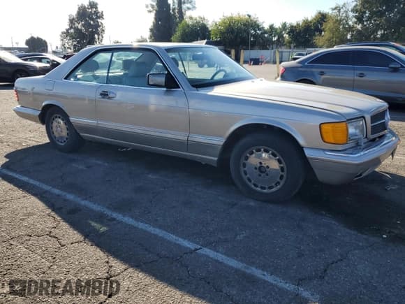 ✅ 1991 Mercedes-Benz 560 • VIN: WDBCA45E8MA583177 • Lot: 86267055. Wystawiony na Copart z przebiegiem 132 543 mil. Bezpłatny archiwum sprzedaży aukcyjnych z USA i szczegółowy raport historii pojazdu na DreamBid. Zdjęcie 4.