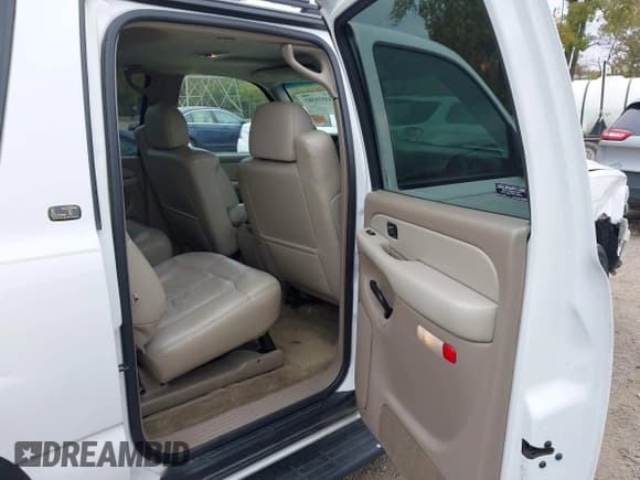 ✅ 2001 Chevrolet Suburban LT • VIN: 3GNEC16T51G284752 • Lot: 43535387. Listed on IAAI with 196,808 mi. Free auction sales archive from the USA and detailed vehicle history report at DreamBid. Image 8.