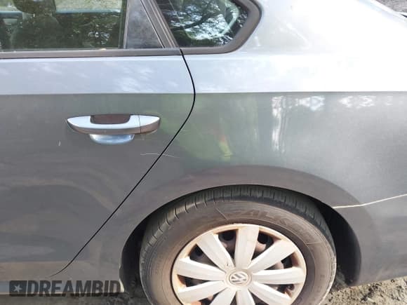 ✅ 2013 Volkswagen Passat S • VIN: 1VWAP7A38DC133589 • Lot: 42187123. Listed on IAAI with 201,425 mi. Free auction sales archive from the USA and detailed vehicle history report at DreamBid. Image 13.