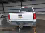 2016 Chevrolet Silverado 2500HD LT z VIN 1GC1KVEG9GF129704, wystawiony jako IAAI lot #43504239 z przebiegiem 230 456 mil mil oraz . Historia ofert i sprzedaży dostępna na DreamBid. Obrazek 16.